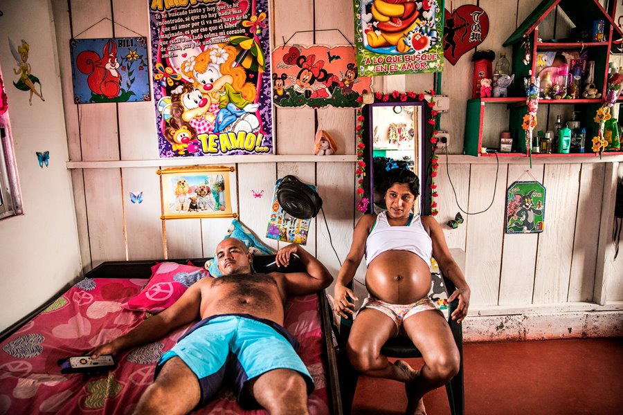 Being Pregnant After FARC Child-Bearing Ban, by Catalina Martin-Chico, France/Spain, Panos.