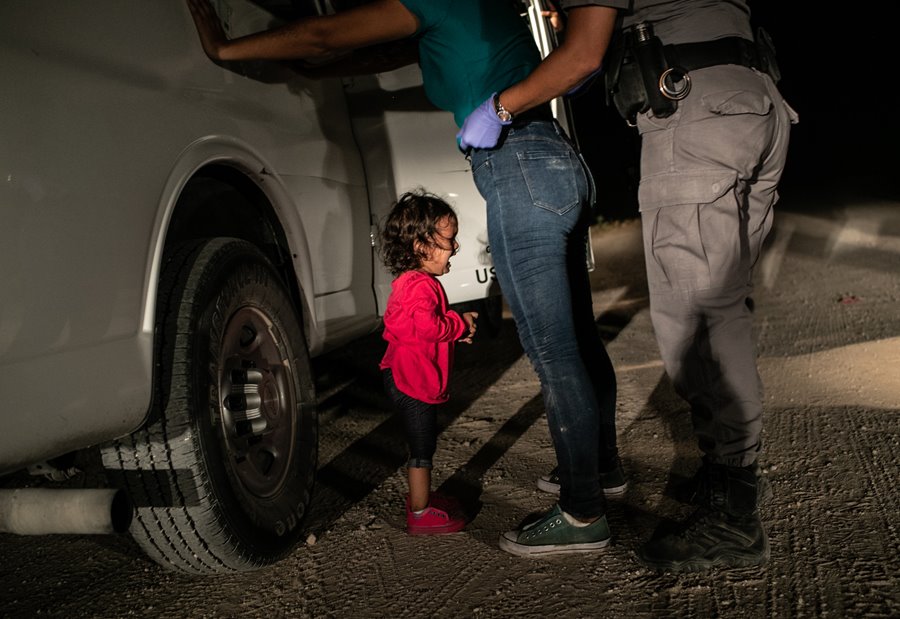 Crying Girl on the Border by John Moore, United States, Getty Images.